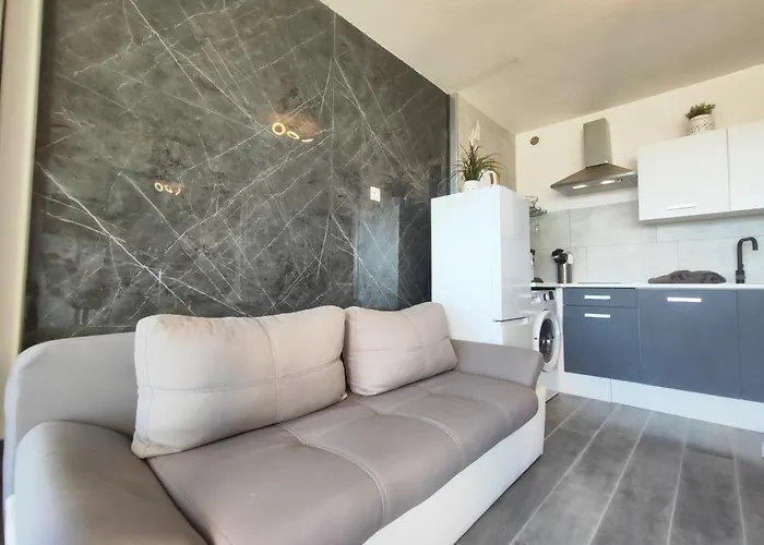 90, Heliopolis Fgh Au Village Naturiste *